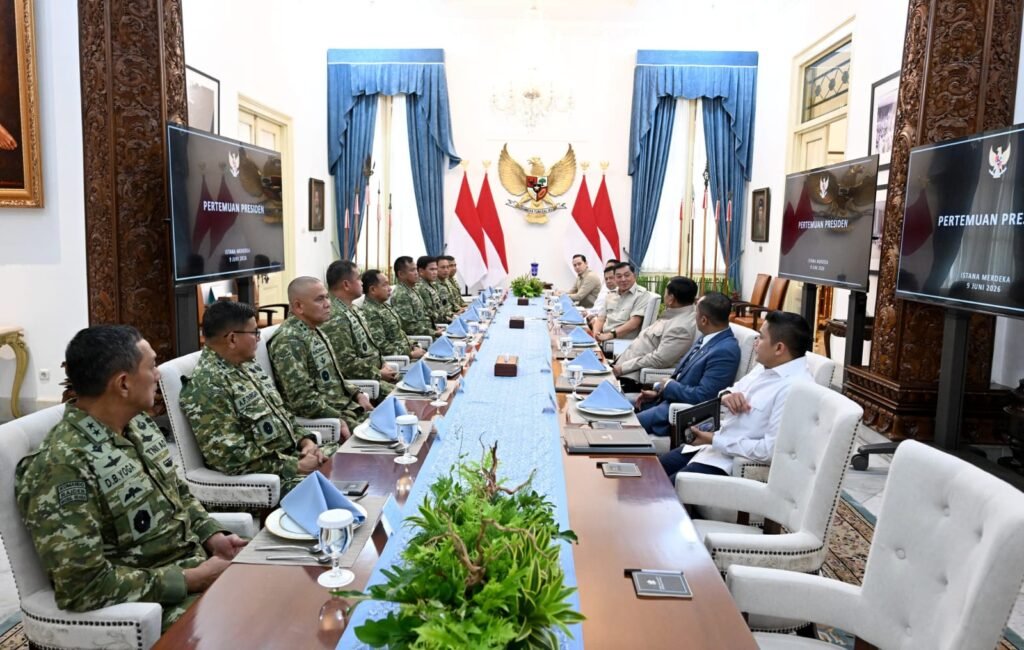 Presiden Prabowo Terima Laporan Capaian Program TNI untuk Kesejahteraan Masyarakat di Istana Merdeka