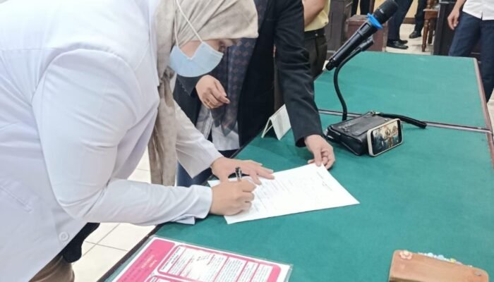 Sidang Penuh Haru, PN Pangkalpinang Bebaskan dr. Ratna dari Seluruh Dakwaan Kelalaian Medis